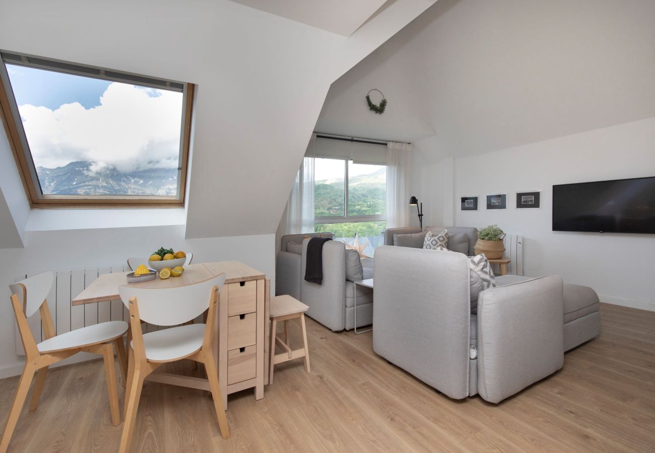 Apartamento en Panticosa - PanticAsa Amarilla by BeValle