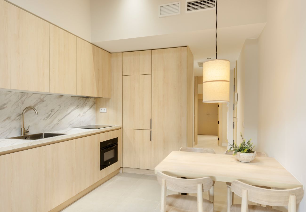 Cocina moderna y funcional con diseño elegante en apartamento vacacional de Panticosa. 
