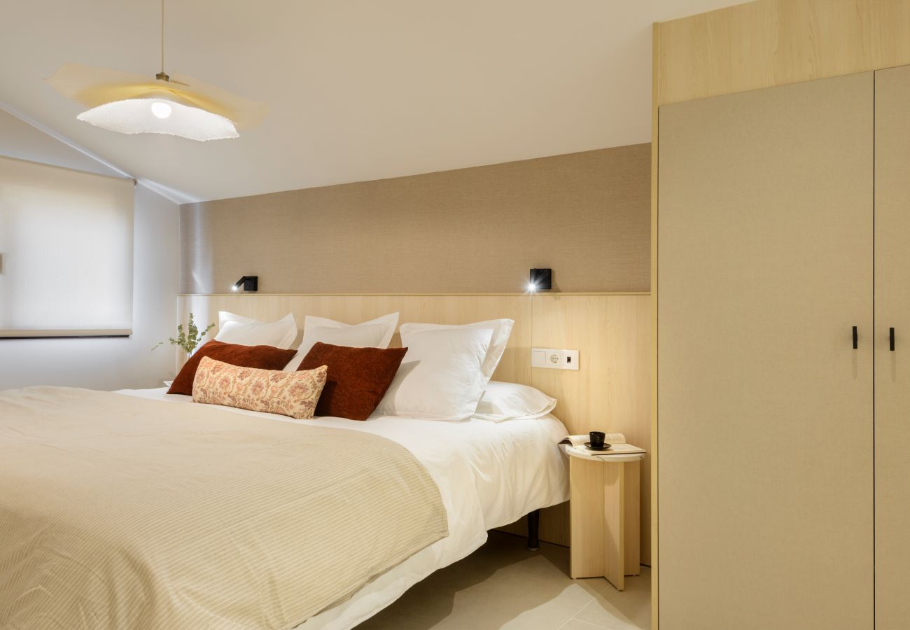 Dormitorio moderno y acogedo en apartamento vacacional de Panticosa. 