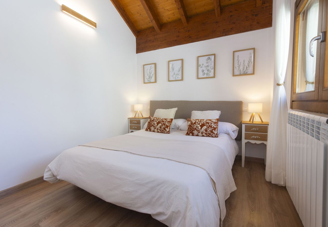Dormitorio con encanto y ambiente relajante en plena naturaleza del Pirineo en Buesa