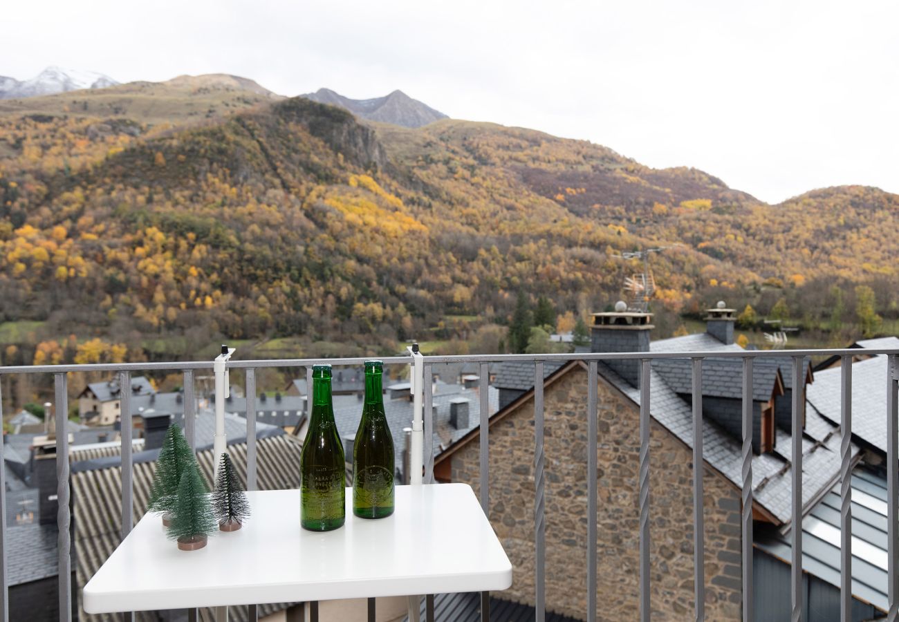 Terraza con vistas a la montaña en Panticosa