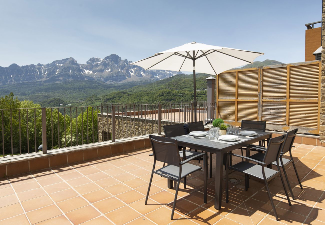 Apartamento en Panticosa - Refugio del Valle by BeValle