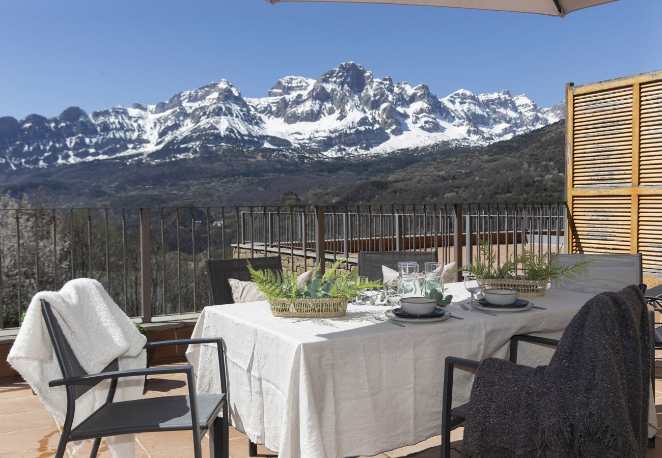 Apartamento en Panticosa - Refugio del Valle by BeValle