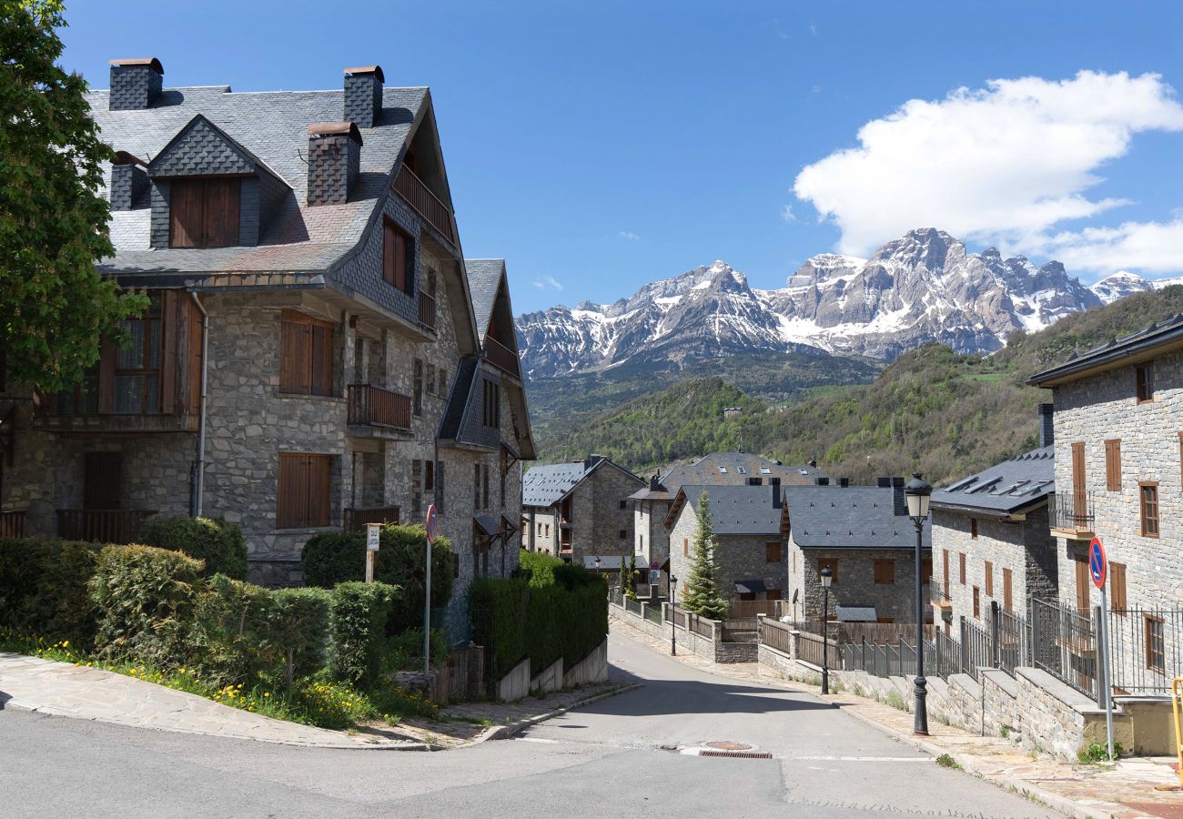 Apartamento en El Pueyo de Jaca - Casa Daniella by BeValle