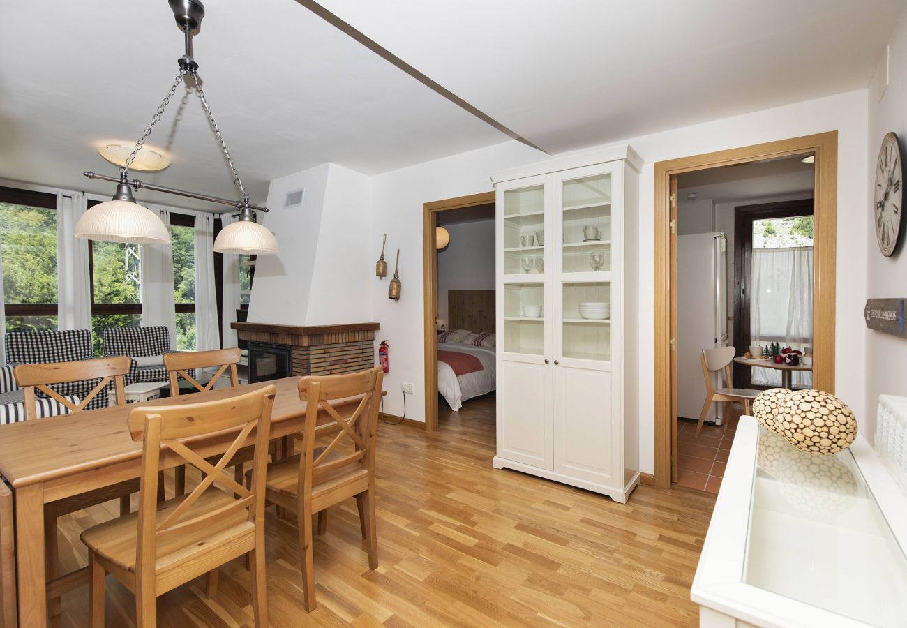 Apartamento en Escarrilla - Casa Eguzkilore by BeValle