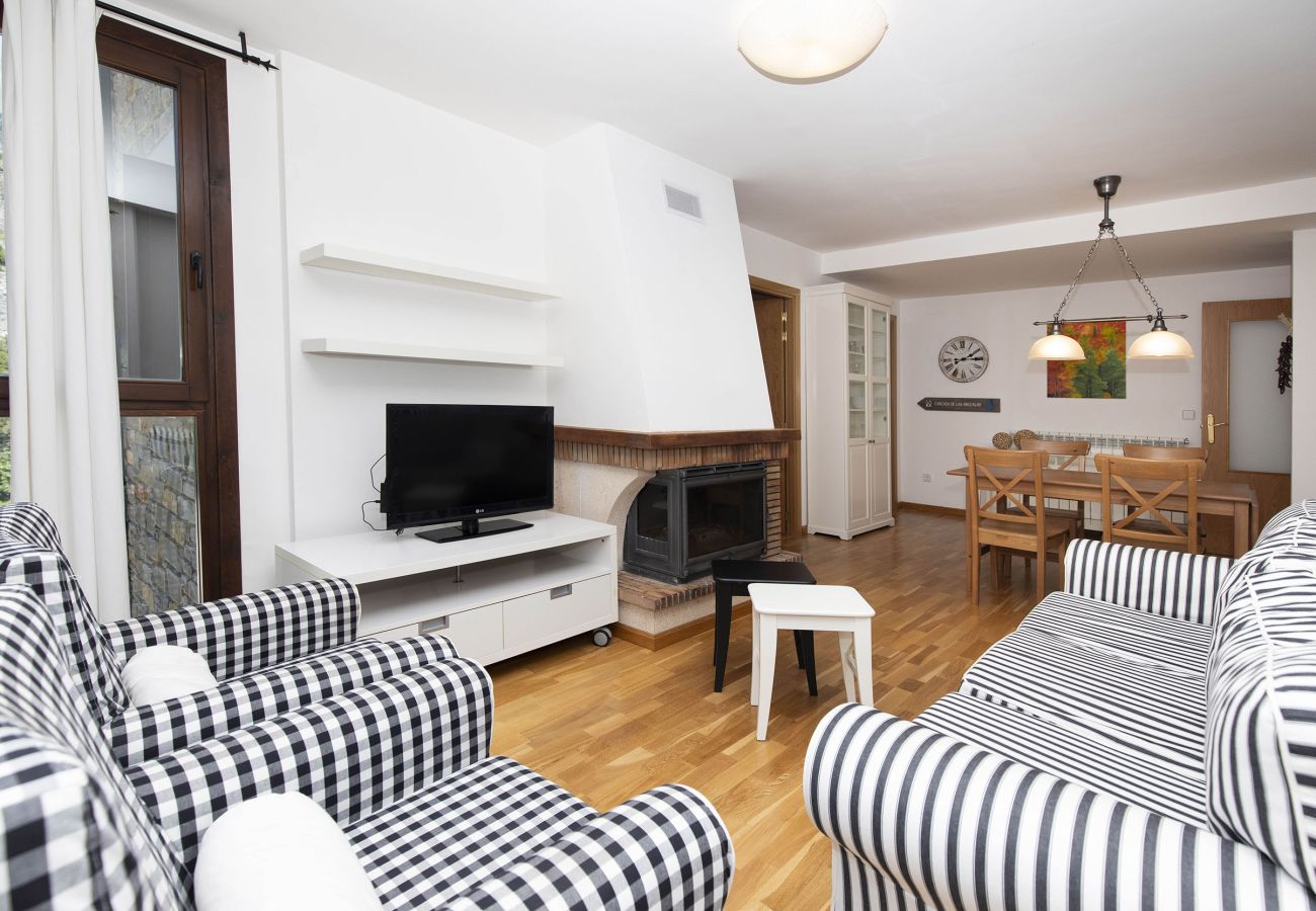 Apartamento en Escarrilla - Casa Eguzkilore by BeValle
