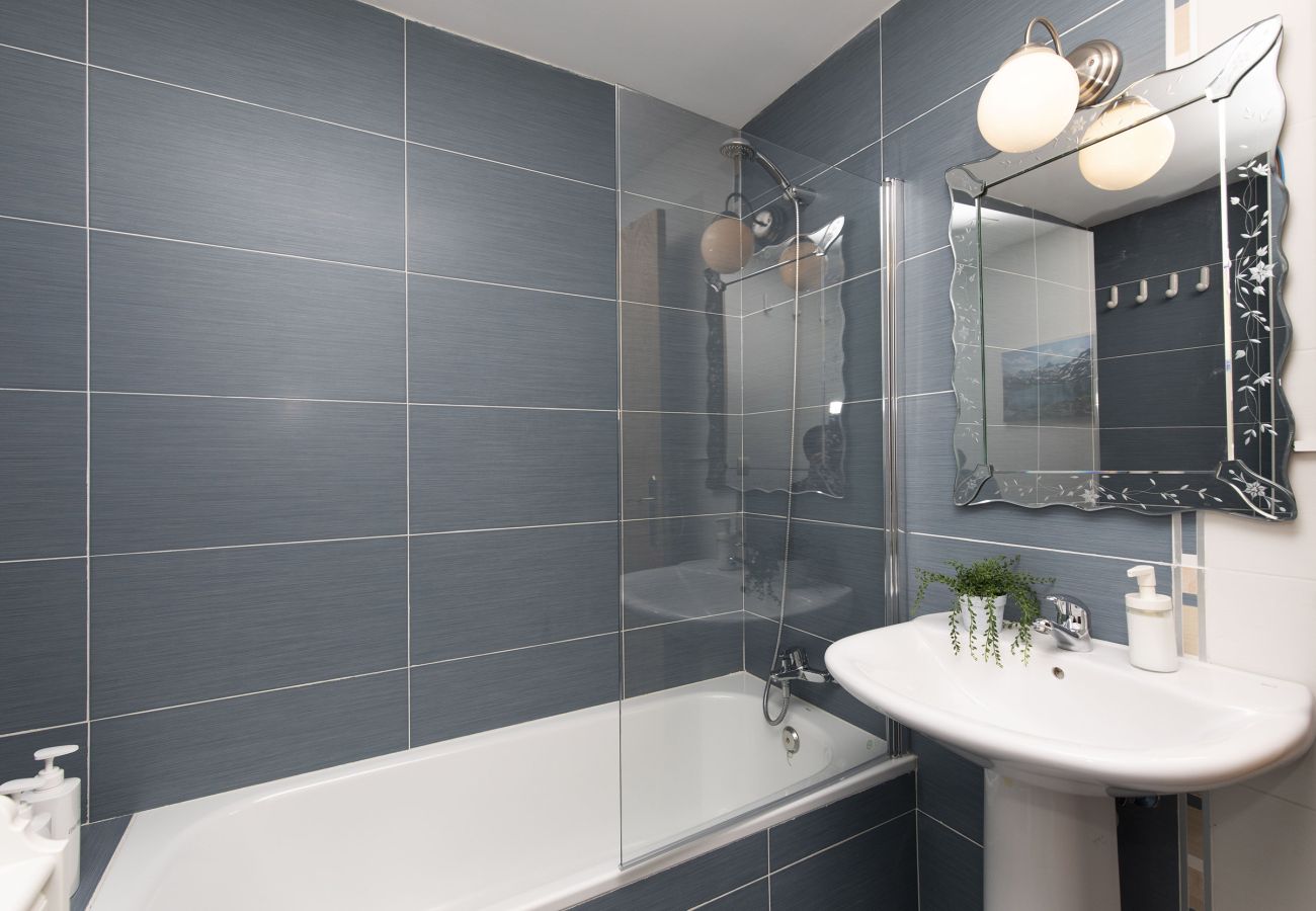 Apartamento en Escarrilla - Casa Eguzkilore by BeValle