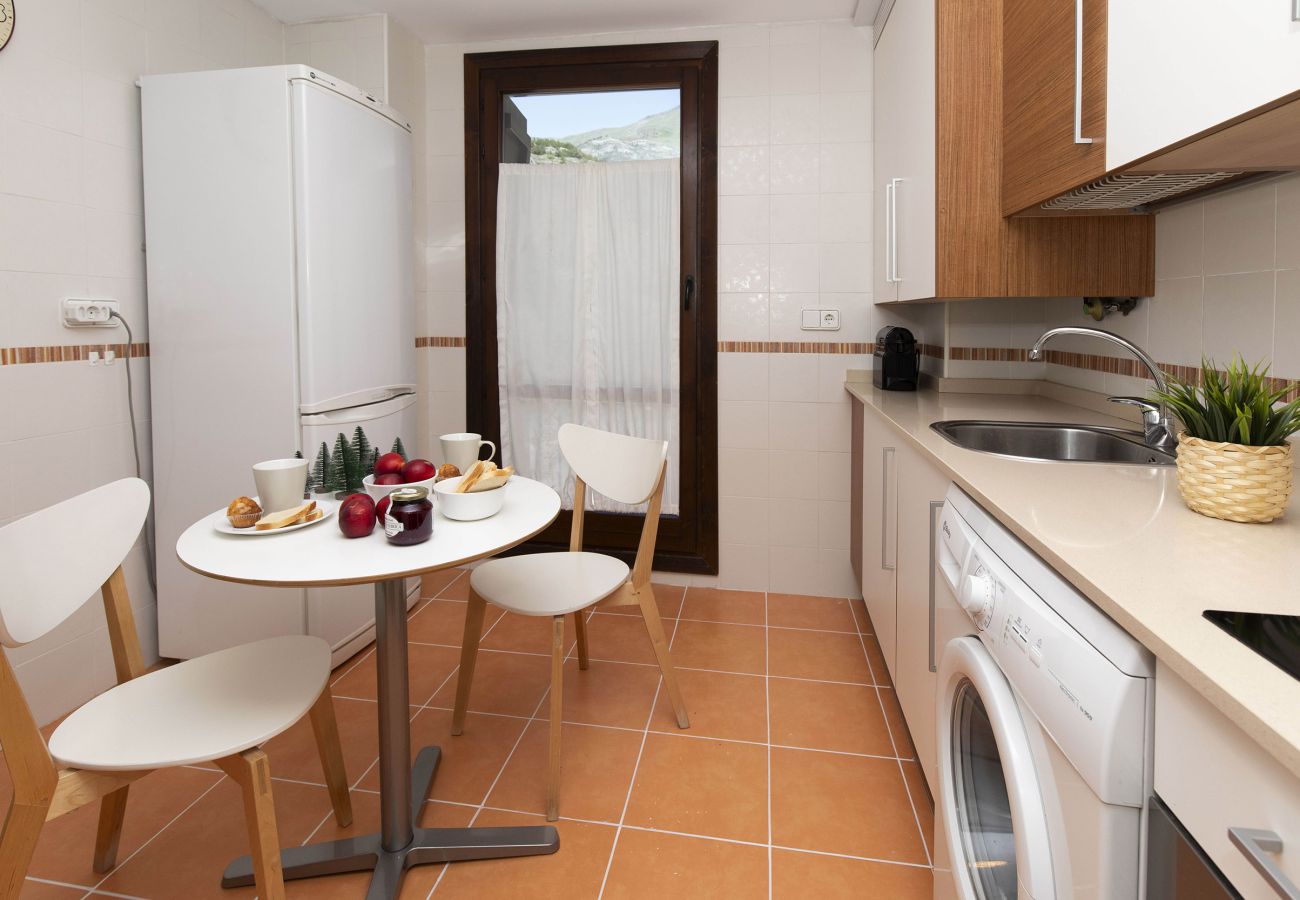 Apartamento en Escarrilla - Casa Eguzkilore by BeValle