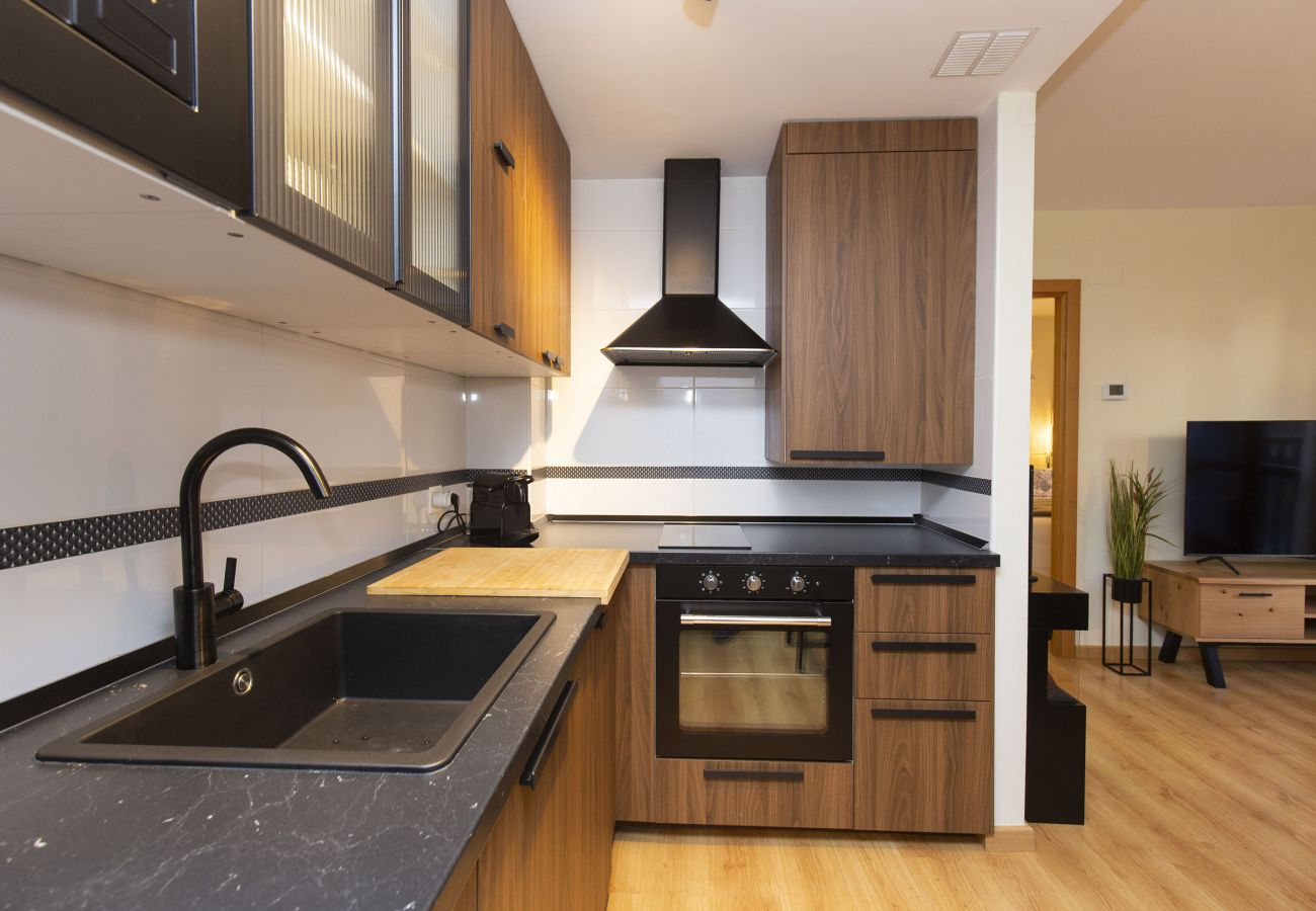 Cocina equipada y abierta a la zona de estar, pensada para combinar comodidad, practicidad y ambiente familiar.