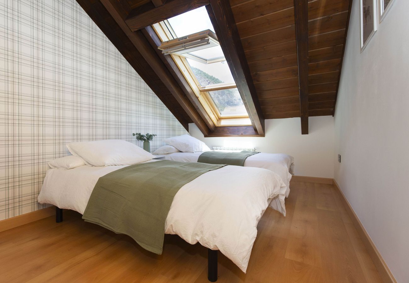 Apartamento en Escarrilla - La Buhardilla de Menta by BeValle