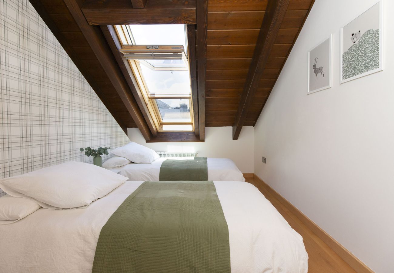Apartamento en Escarrilla - La Buhardilla de Menta by BeValle