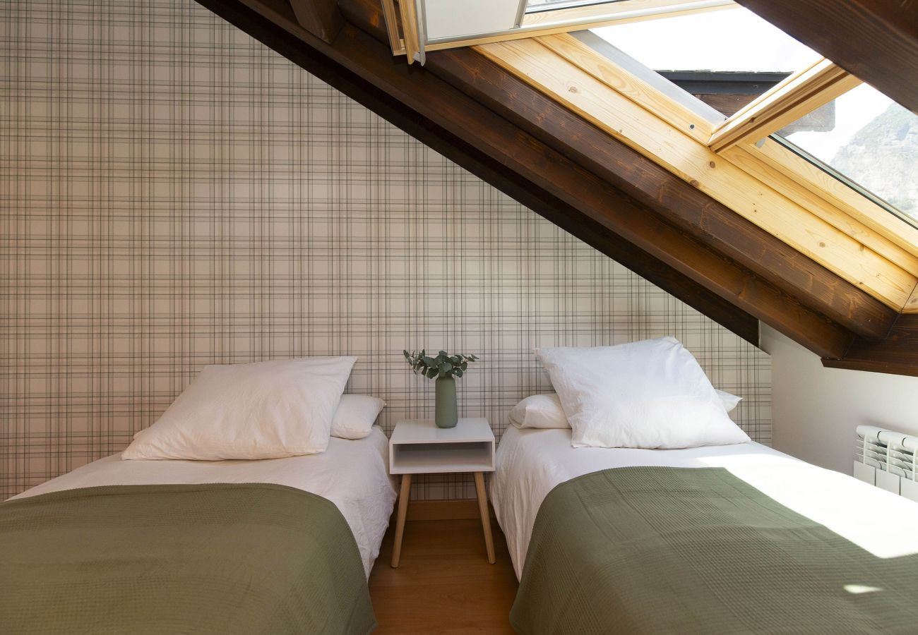 Apartamento en Escarrilla - La Buhardilla de Menta by BeValle