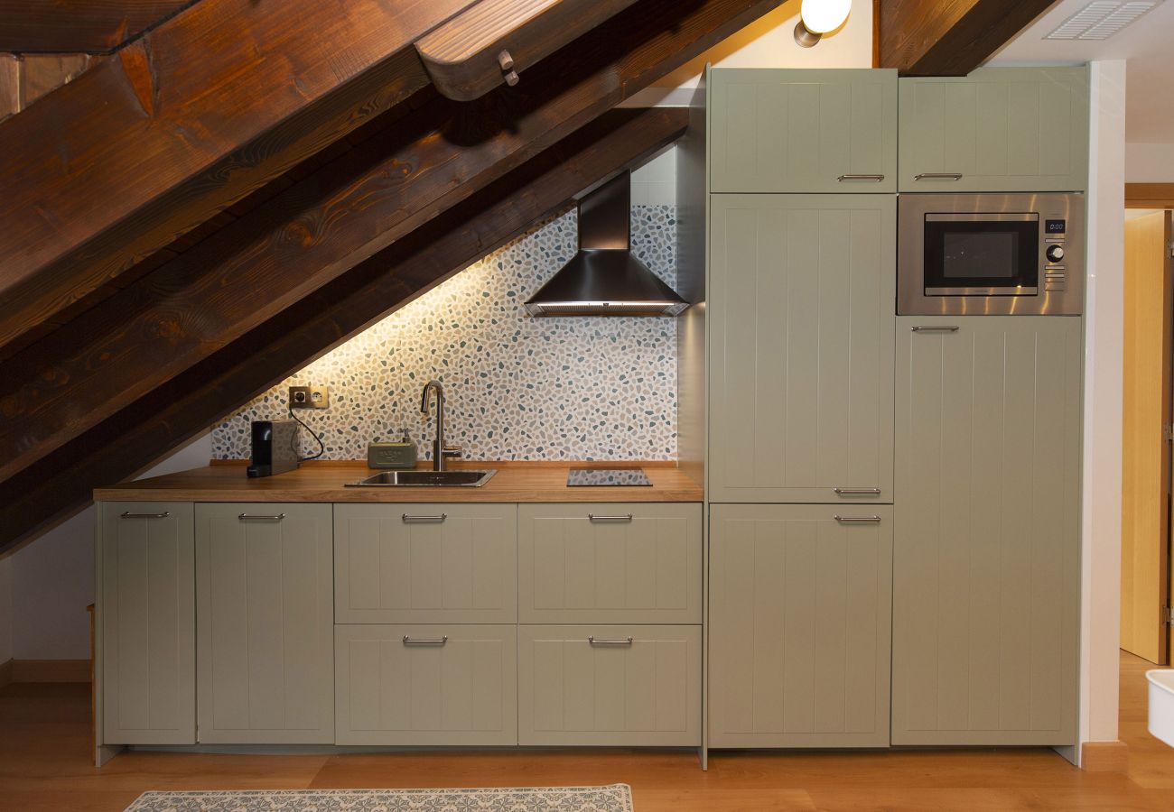 Apartamento en Escarrilla - La Buhardilla de Menta by BeValle
