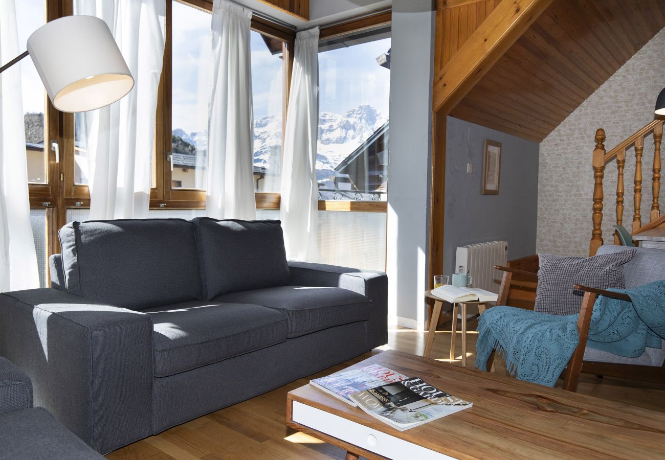 Apartment in Panticosa - Ático de Pao by BeValle
