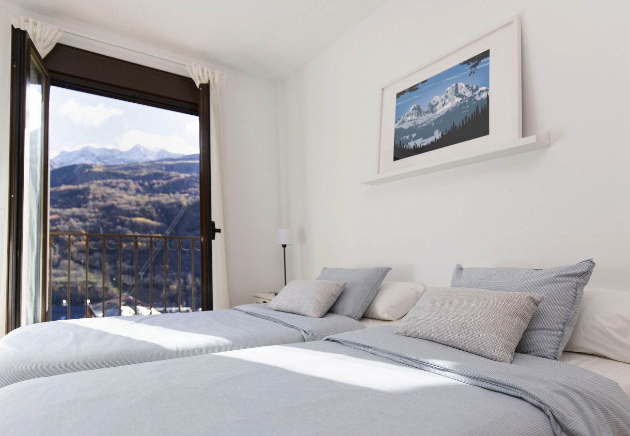 Terraced House in Panticosa - Mirador de Estrimal by BeValle