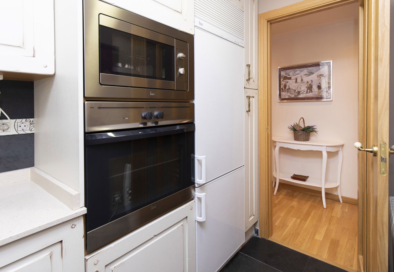 Apartment in Panticosa - Refugio del Roble by BeValle