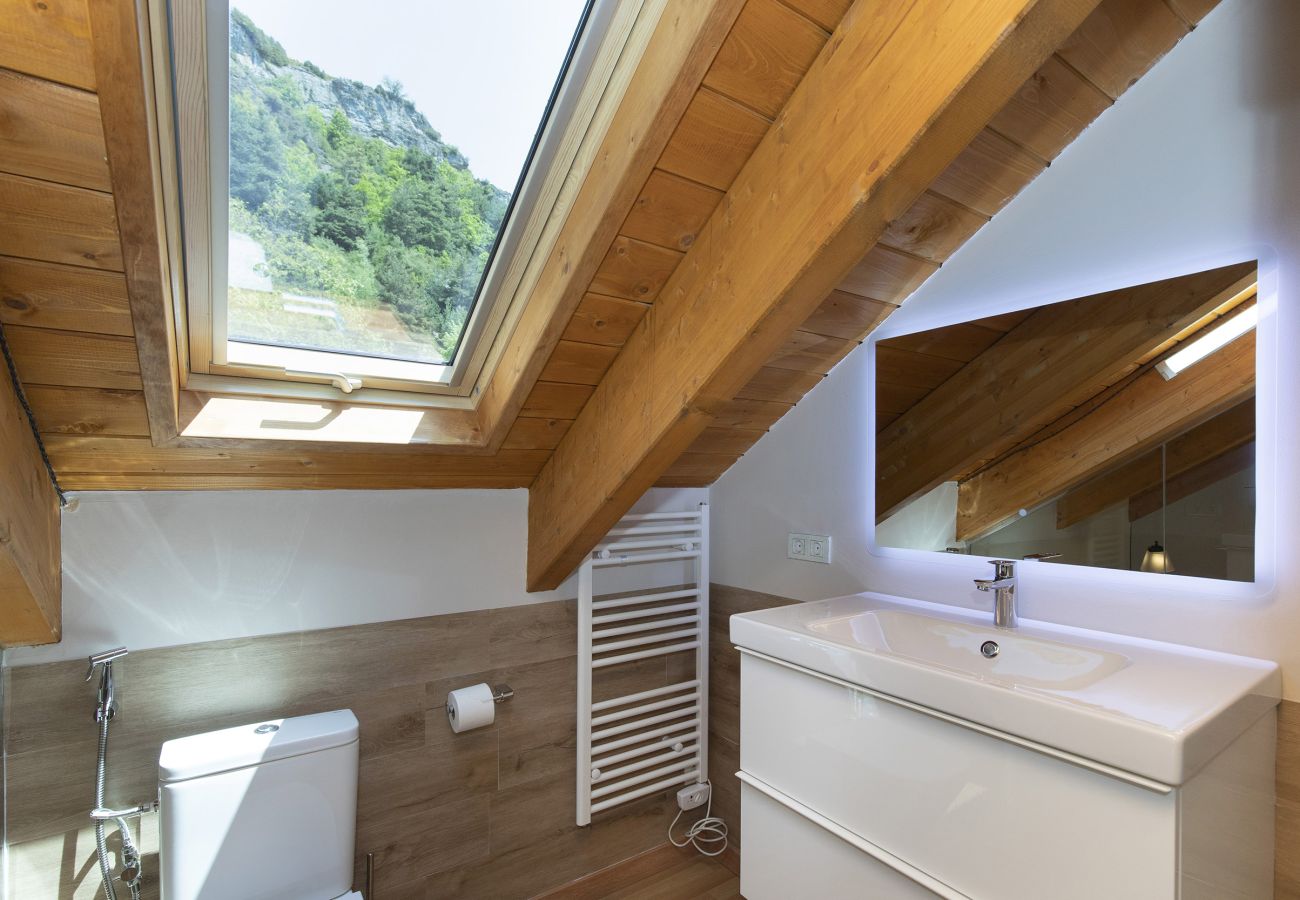 Apartment in Panticosa - Refugio del Roble by BeValle