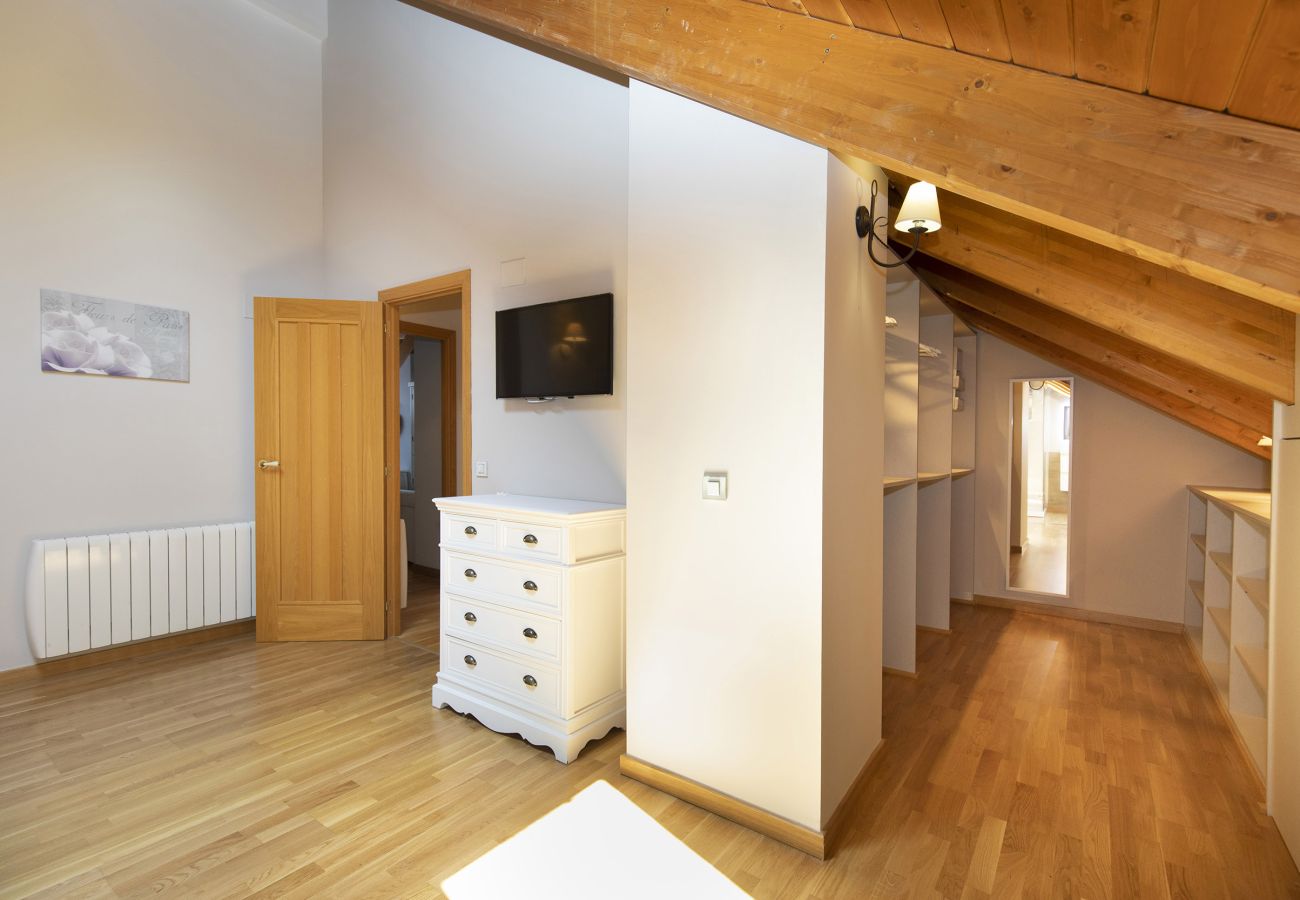 Apartment in Panticosa - Refugio del Roble by BeValle
