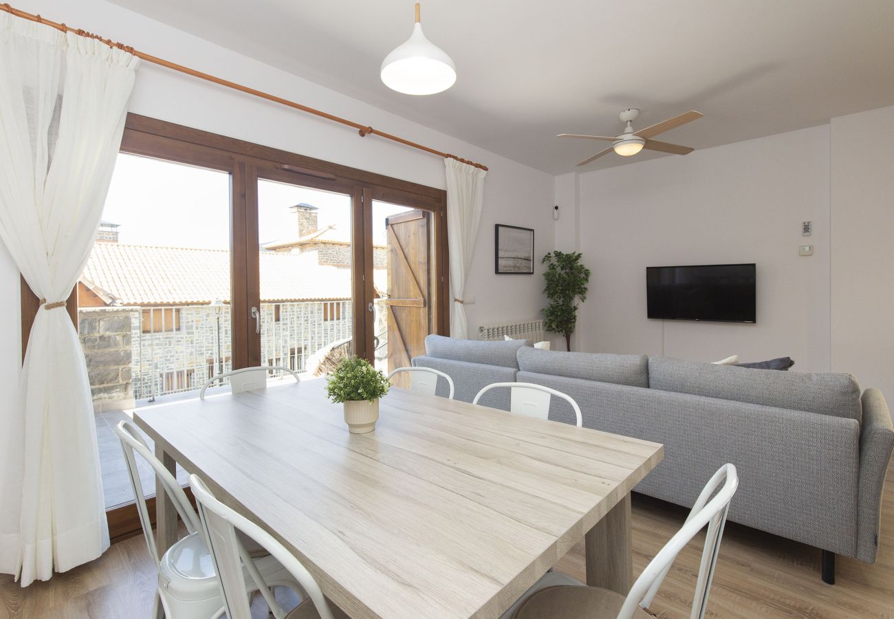 Apartment in Gavin - Aura de Gavín by BeValle
