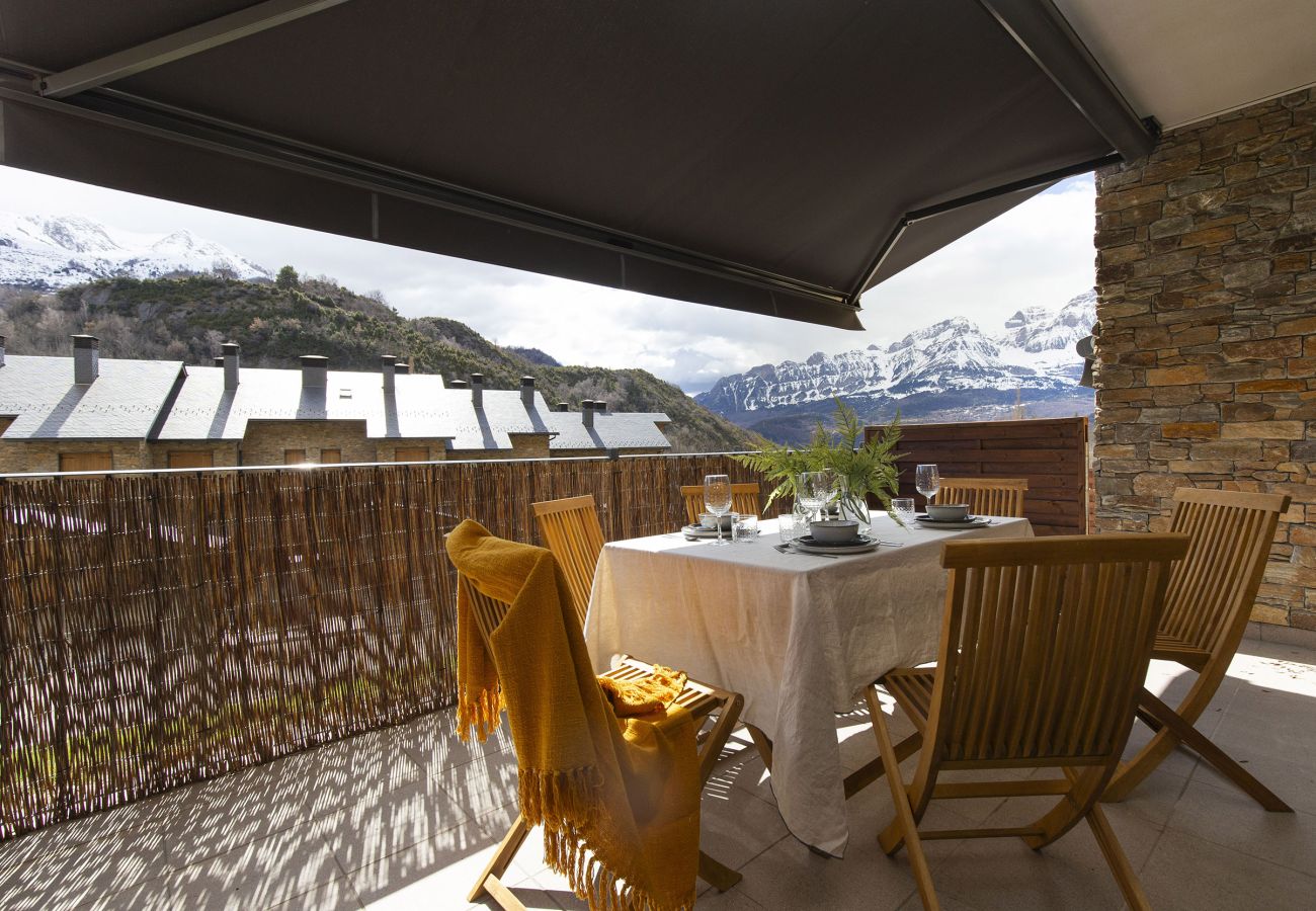 Apartment in Panticosa - Aire de Panticosa by BeValle