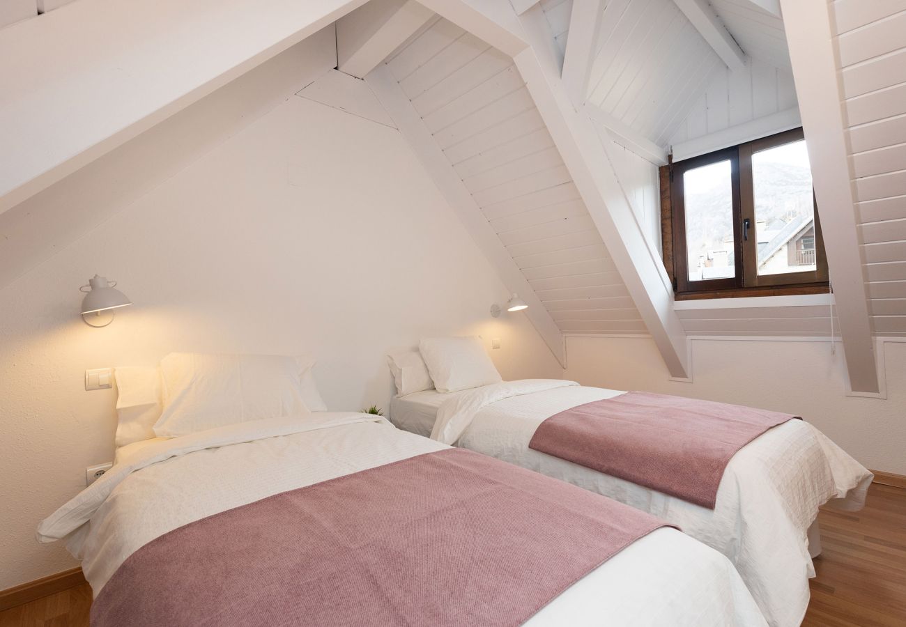 Apartment in El Pueyo de Jaca - Atico Camino Real by BeValle