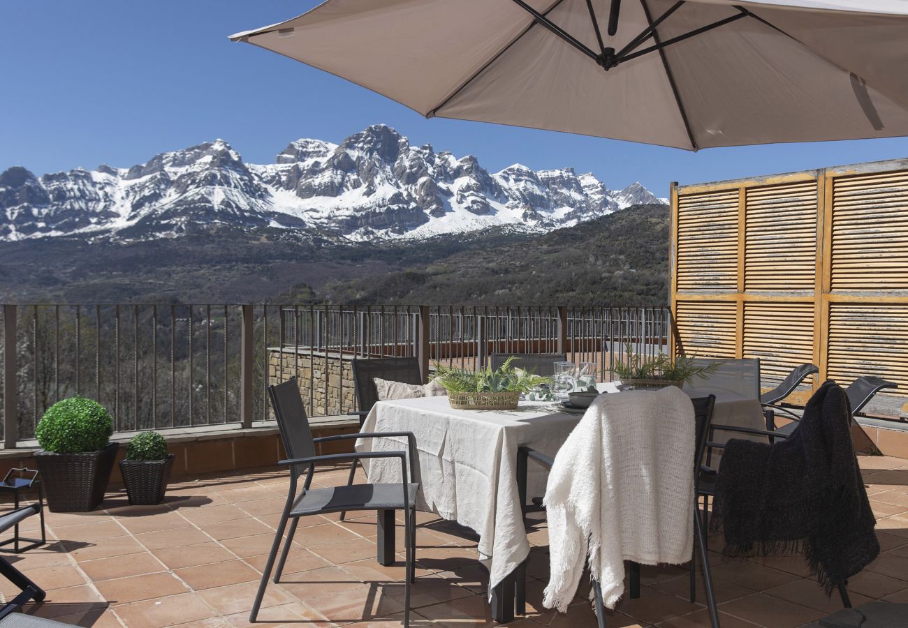 Apartment in Panticosa - Refugio del Valle by BeValle
