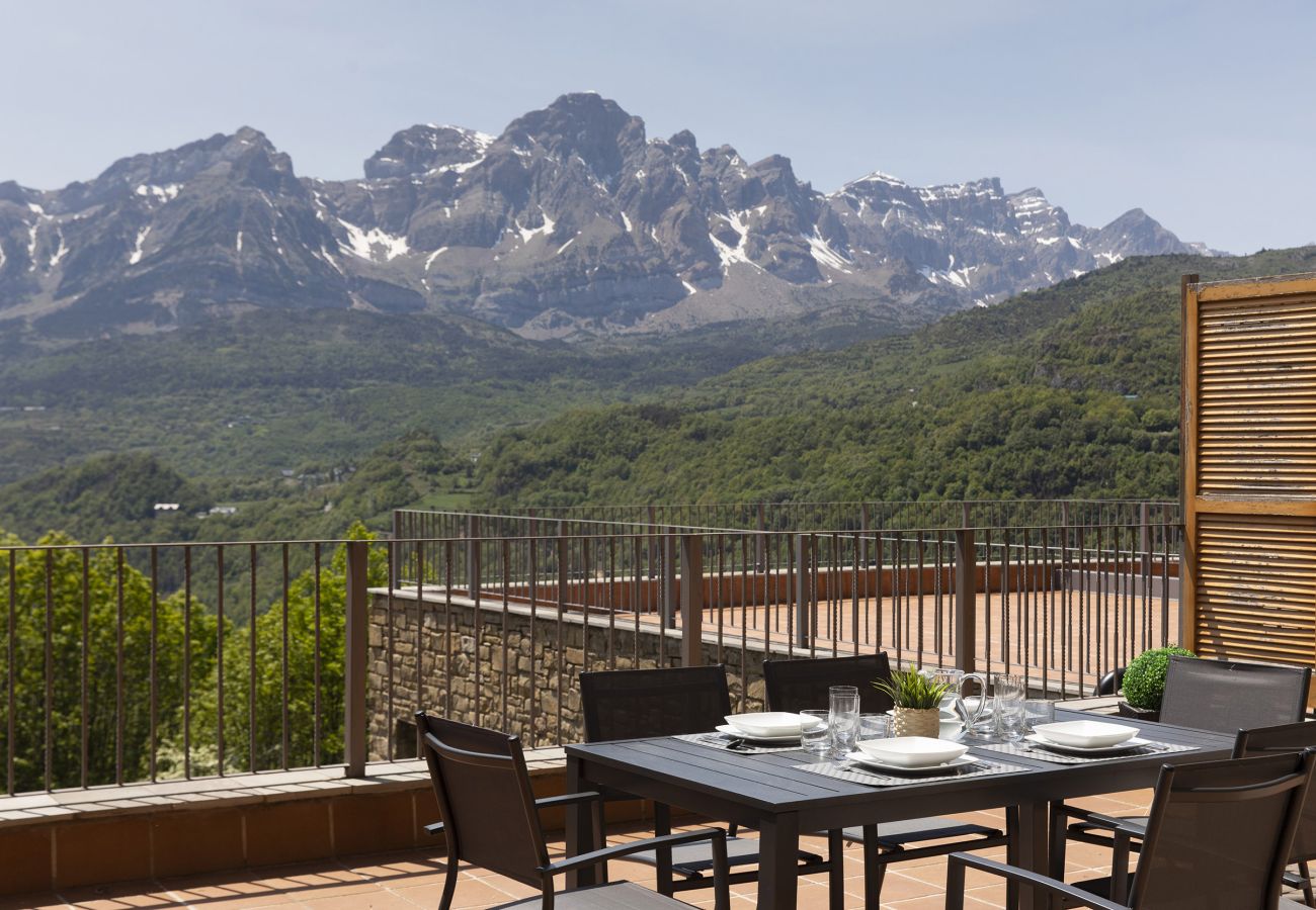 Apartment in Panticosa - Refugio del Valle by BeValle