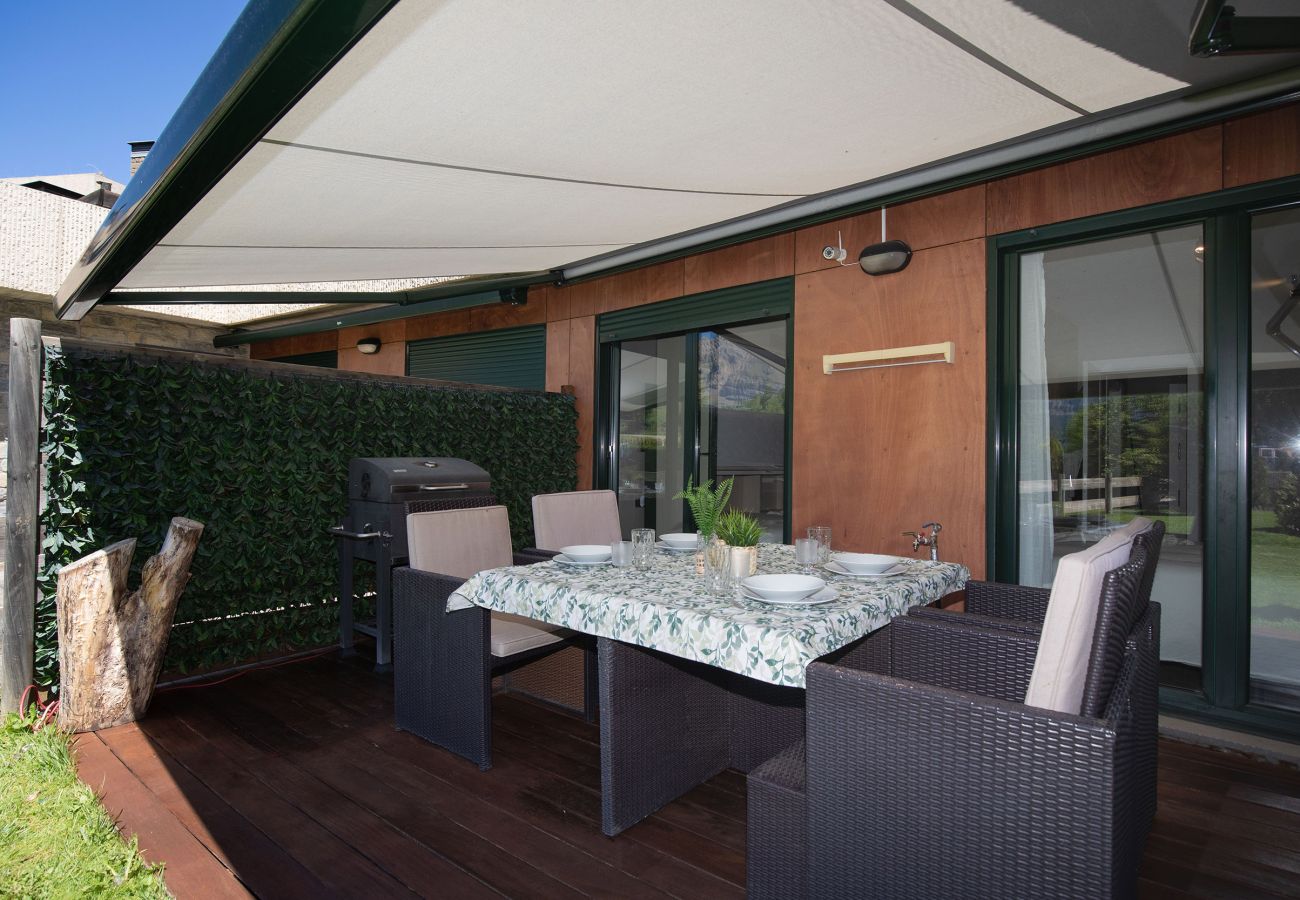 Apartment in Panticosa - Jardin de Saras by BeValle