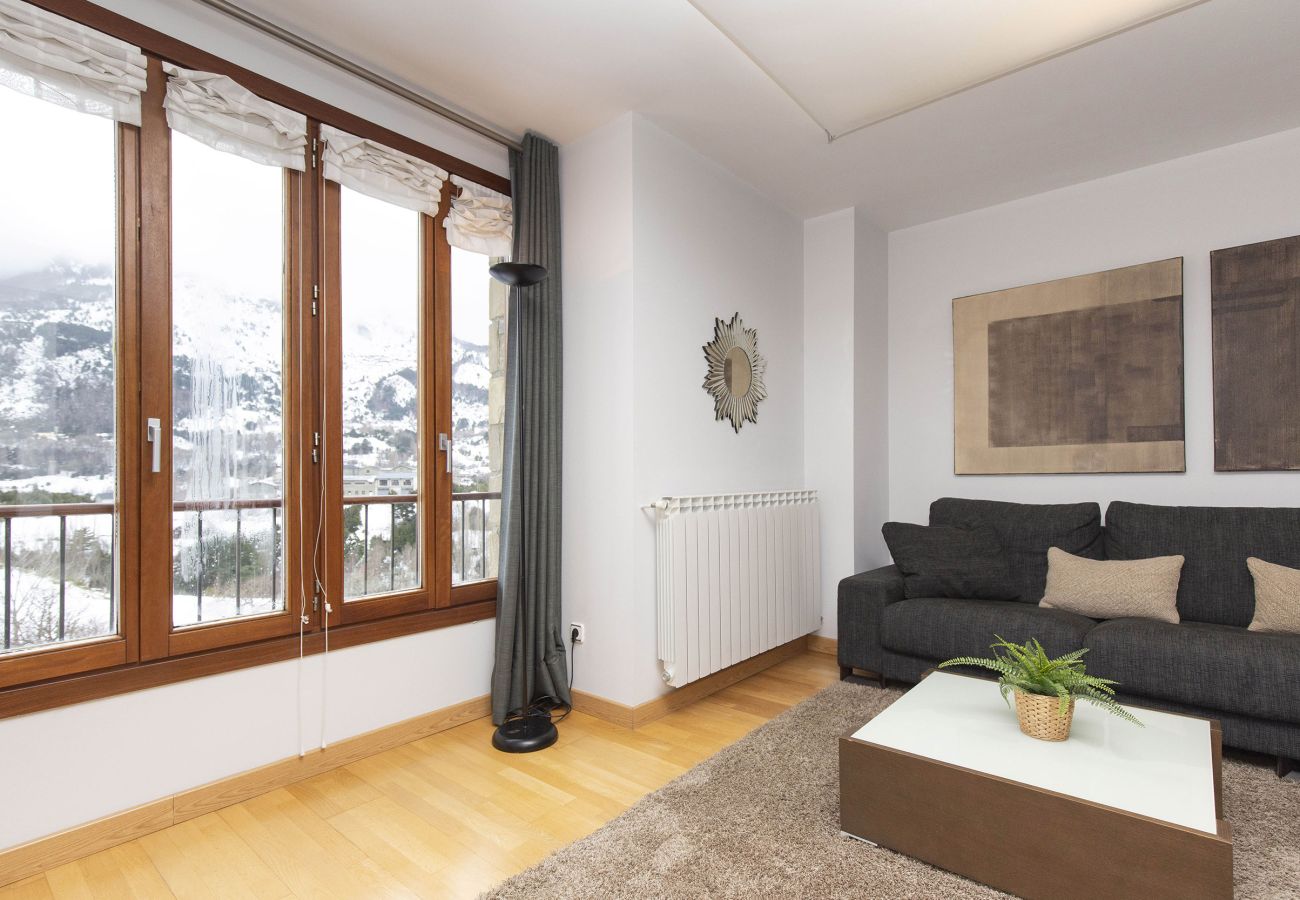 Spacious and bright living-dining room with large windows and beautiful views in Sallent.