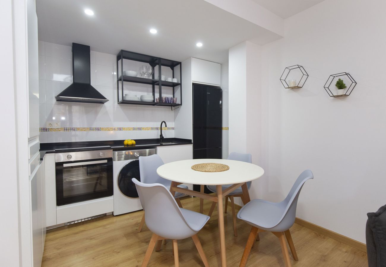 Fully equipped kitchen offering comfort and functionality in a mountain setting in Escarrilla.