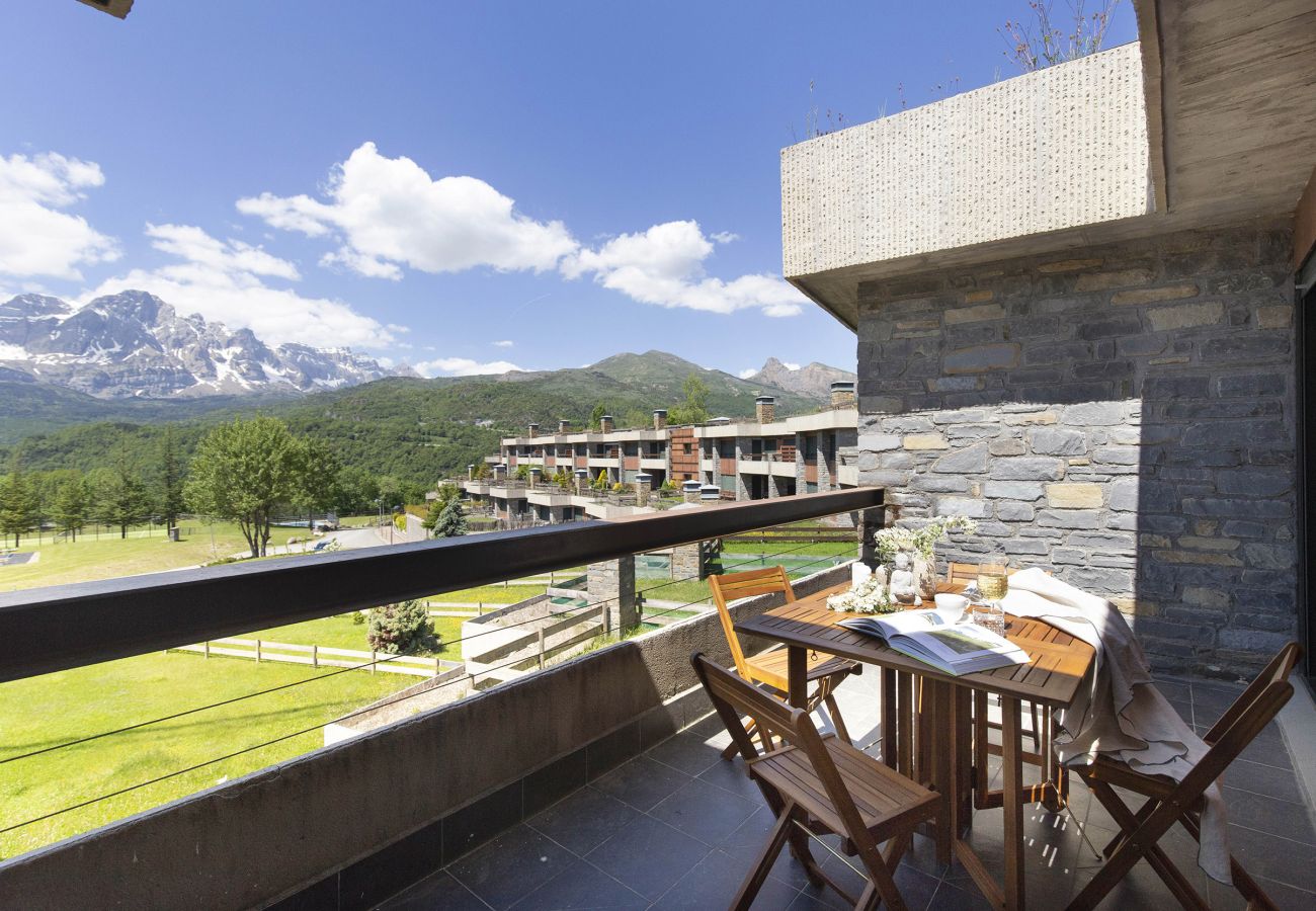 Apartment in Panticosa - Shambala by BeValle