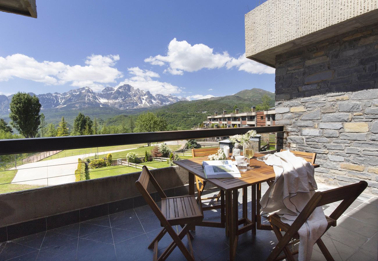 Apartment in Panticosa - Shambala by BeValle