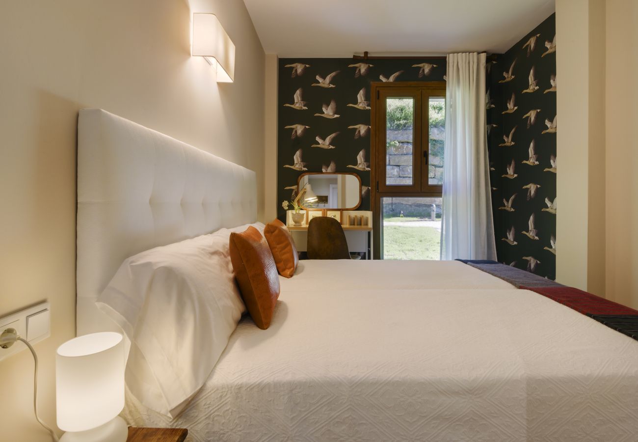Chambre moderne et chaleureuse dans un hébergement touristique à Panticosa.