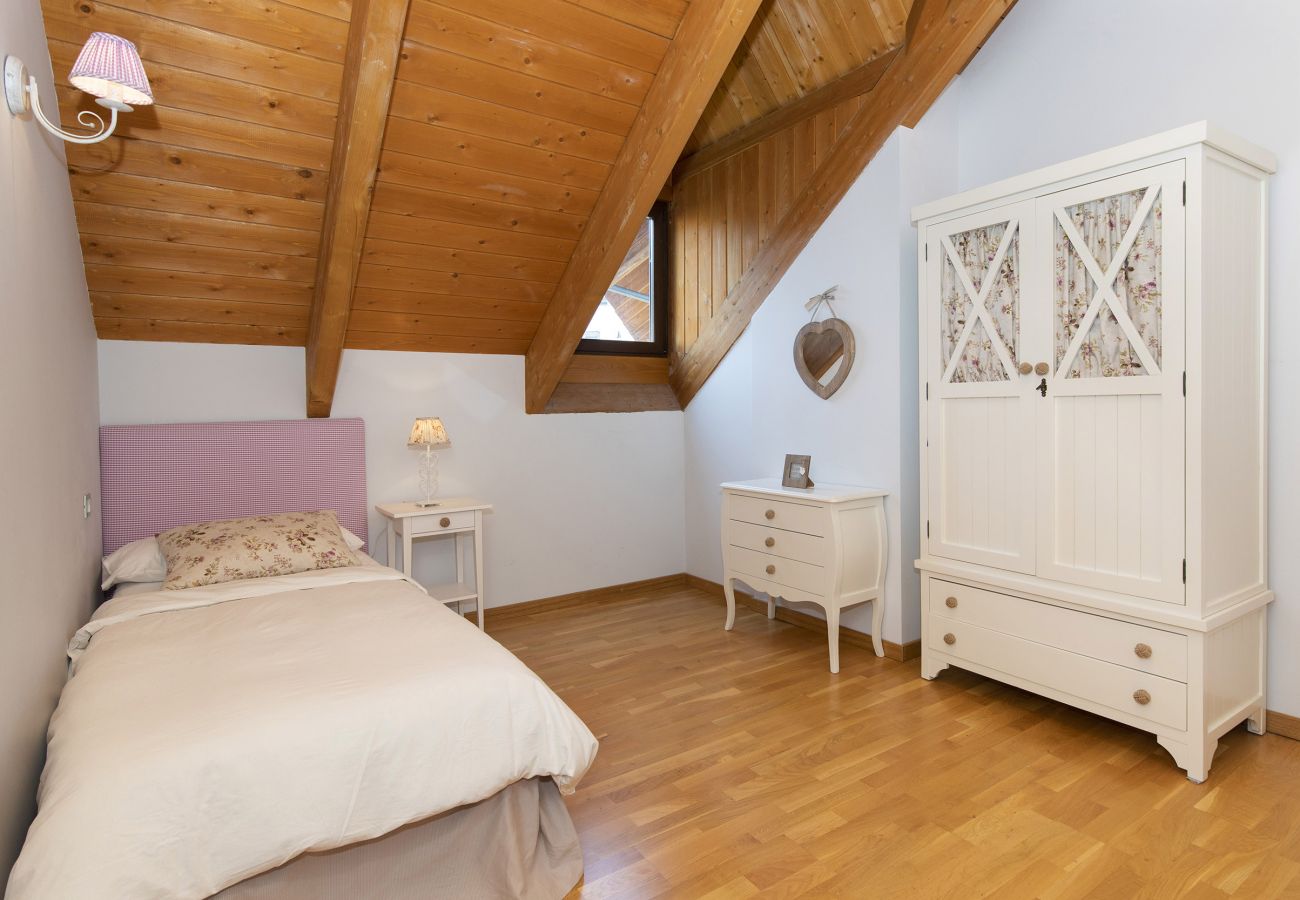 Appartement à Panticosa - Refugio del Roble by BeValle