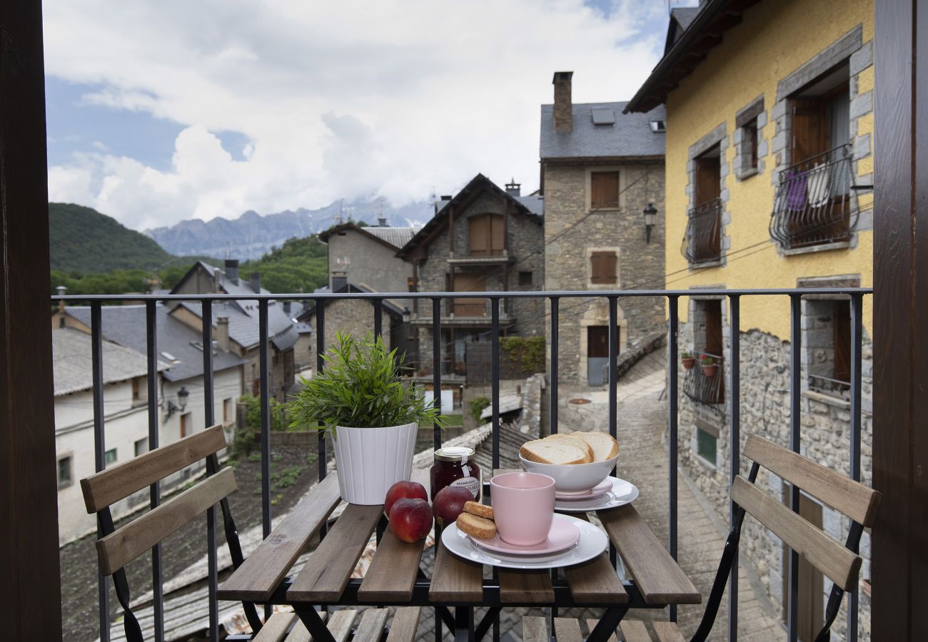 Terrasse de charme dans les Pyrénées à Panticosa.