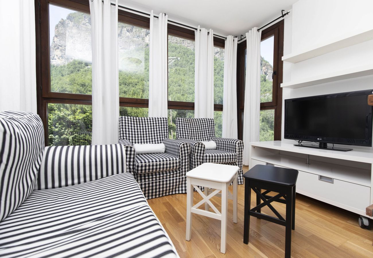 Appartement à Escarrilla - Casa Eguzkilore by BeValle